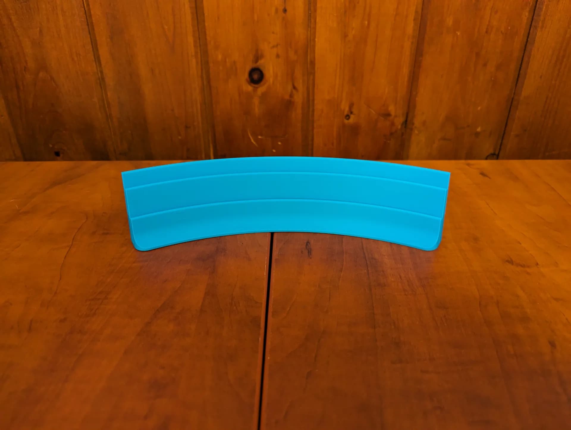 Player Card holder - Curved stand view 1